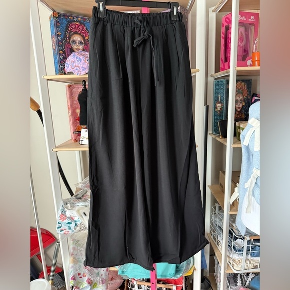 Cider Pants - Cider Classic Black wide leg Pants size small. NWT